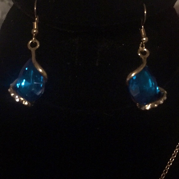 Turquoise Teardrop and Rhinestone Neckace Set - Picture 5 of 6